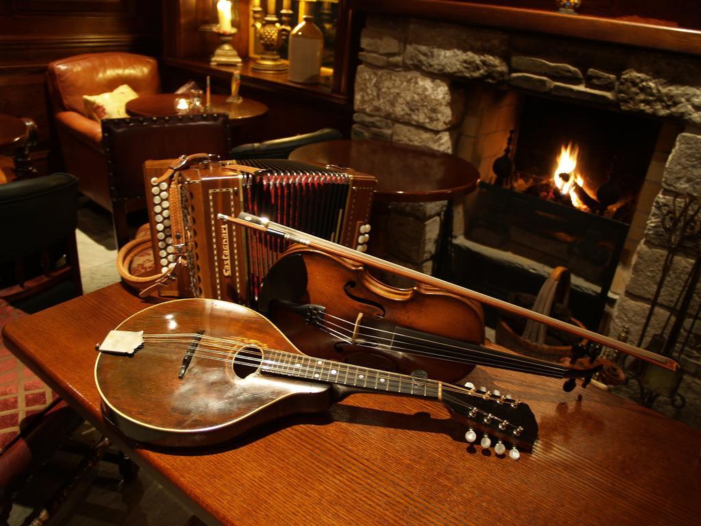 קריקמקרוס Riverbank, Country Pub And Guesthouse מראה חיצוני תמונה