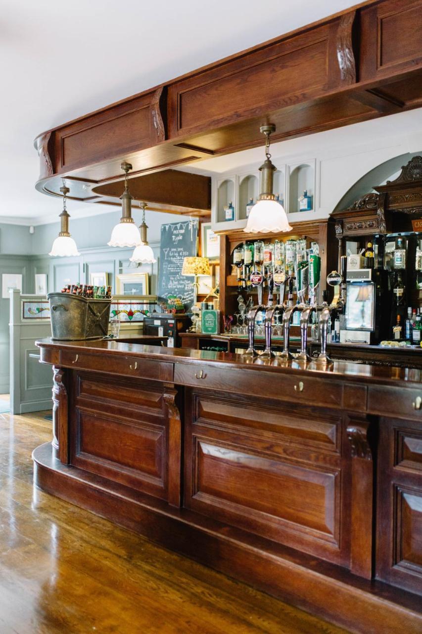 קריקמקרוס Riverbank, Country Pub And Guesthouse מראה חיצוני תמונה
